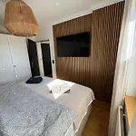 Haus Schoensee - 2 Apartments, Ideal Fuer Familien & Freunde * Heede